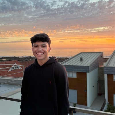 Enzo Ramo sorrindo